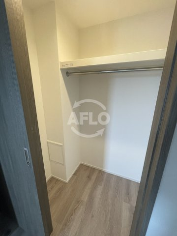 STANDZ四天王寺前夕陽丘の収納|STANDZ四天王寺前夕陽丘　ウォークインクローゼット