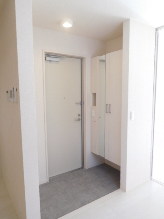 D-room Mの玄関|別部屋の写真です