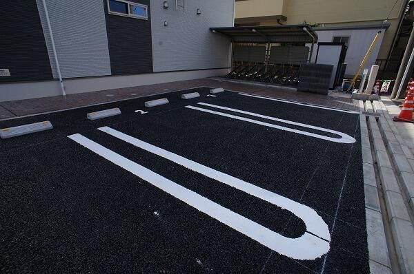 ブルーノの駐車場