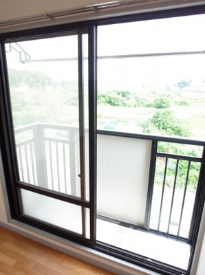 【バルコニー】 | グレイスハイランズ | 南向きで日当たり良好。洗濯ものもしっかり乾きます☆