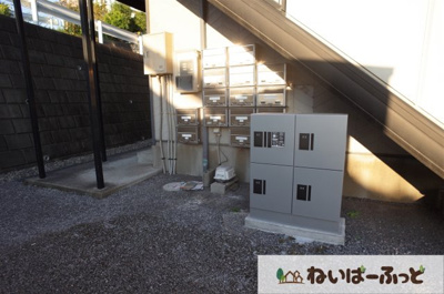 【エントランス】 | グレイスハイランズ | 集合ポストと宅配ＢＯＸもございますよ！