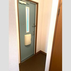 サン　フローラ　B棟の玄関