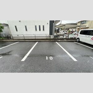 サン　フローラ　B棟の駐車場