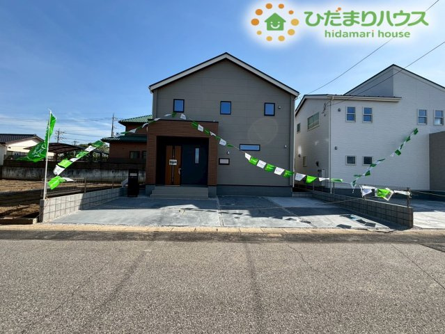 深谷市上柴町東　第3　新築一戸建て　リーブルガーデン　02の駐車場|お車の駐車スペースもしっかり確保されたゆとりある敷地です！複数台の駐車や自転車の設置もスムーズに行えます！お友達やご親戚が遊びに来た際にも便利に活用していただける広いスペースですよ♪