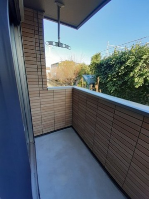 【バルコニー】 | エレガンス・イリーデⅡ | 外からの目が気にならないバルコニーで洗濯物が干せます