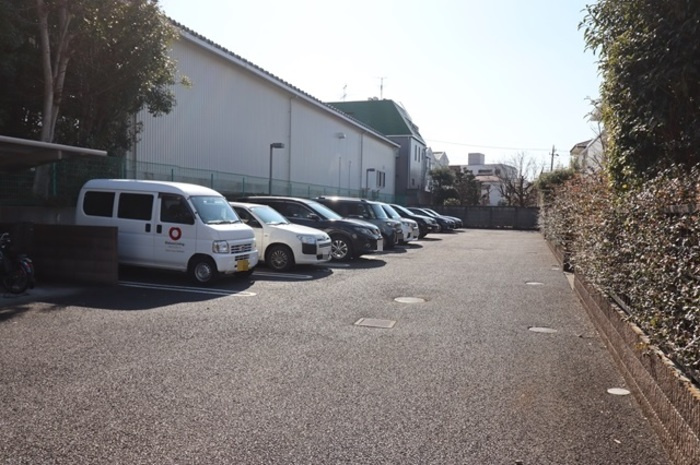 リビングタウン南花島 Ｂの玄関|室内洗濯機置場