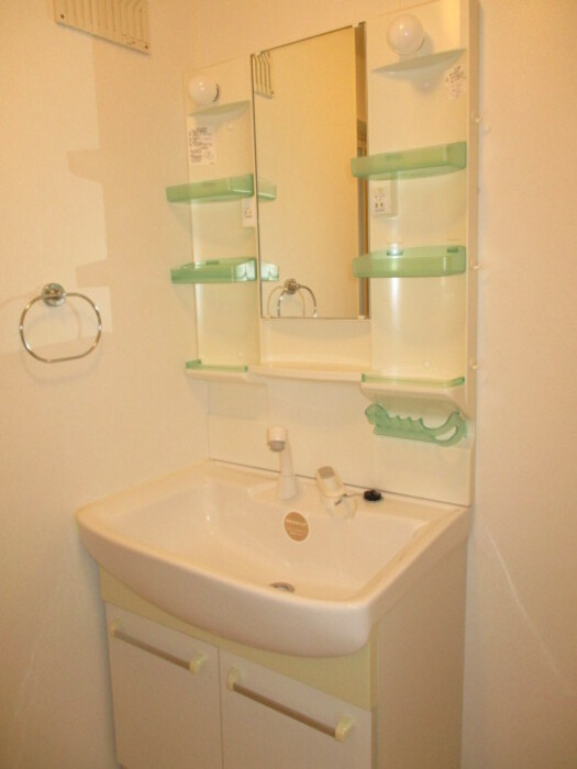 リビングタウン南花島 Ｂの浴室|ユニットバス