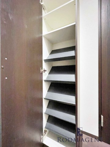 storia岩塚の玄関