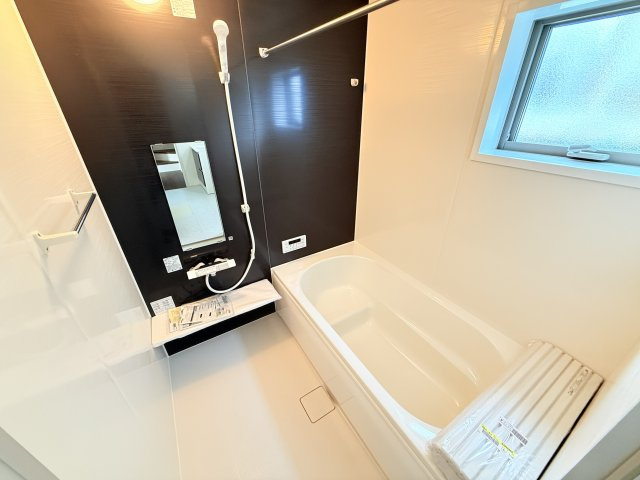 笠間市吉岡第1　新築戸建て　1号棟の浴室|浴室暖房乾燥機付きで冬場のお風呂もあったか快適！乾燥モードを使えば浴室内で洗濯物を乾かせます。