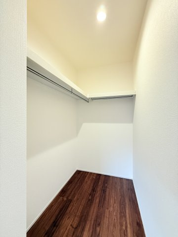 笠間市吉岡第1　新築戸建て　1号棟の収納|普段使いのお洋服や小物はもちろん、季節物のお洋服などもしっかりと整理整頓おしまい頂けます。居室空間をより広く隅々までお使いいただけますね。