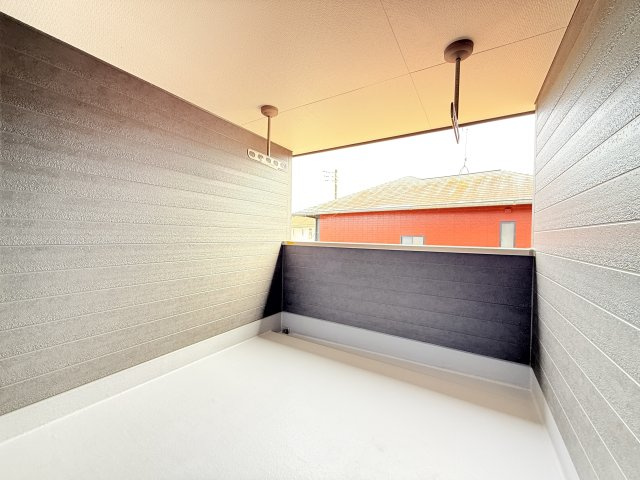 笠間市吉岡第1　新築戸建て　1号棟のバルコニー|日当たりの良いバルコニーは外干しスペースにぴったりです◎