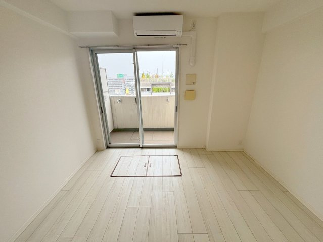 スプランディッド新大阪DUEの洋室