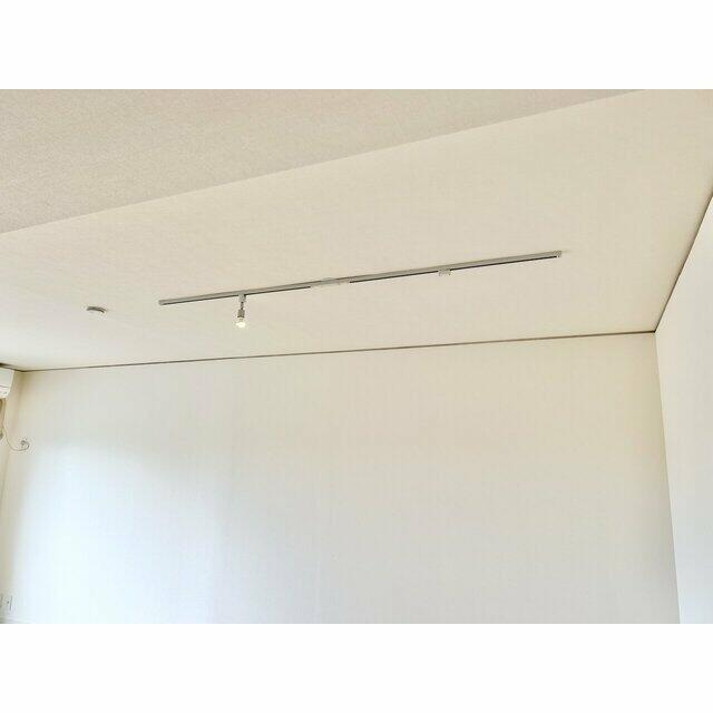 川崎市多摩区長沢１丁目の賃貸マンションの設備|空間を彩るライティングレール