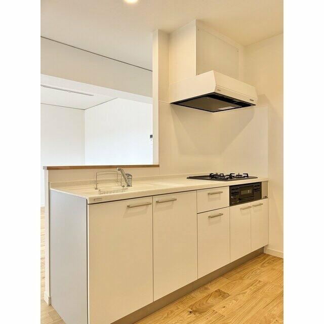 川崎市多摩区長沢１丁目の賃貸マンションのキッチン|白で統一した明るいキッチン