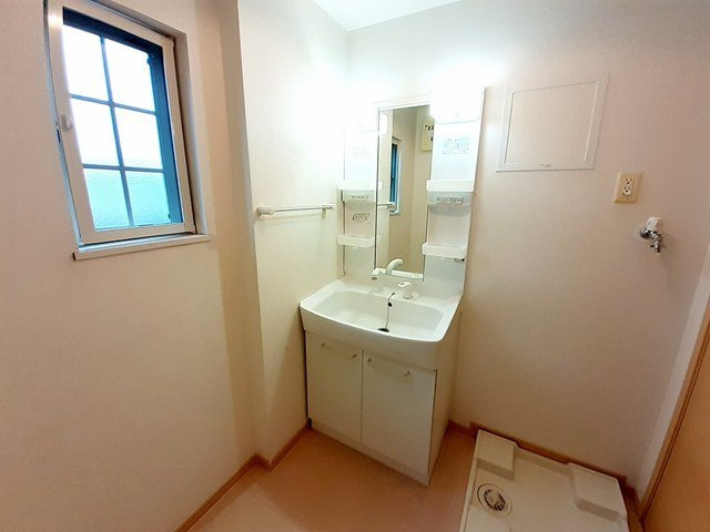 ゼフィール　Ｂの洗面所|コンパクトで使いやすい洗面所