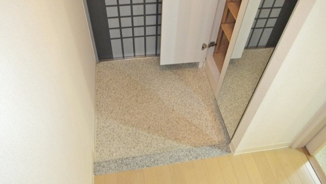 ヴァレンティアの玄関|靴箱に姿見つき