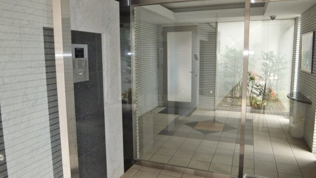 ヴァレンティアのエントランス|オートロックつきです