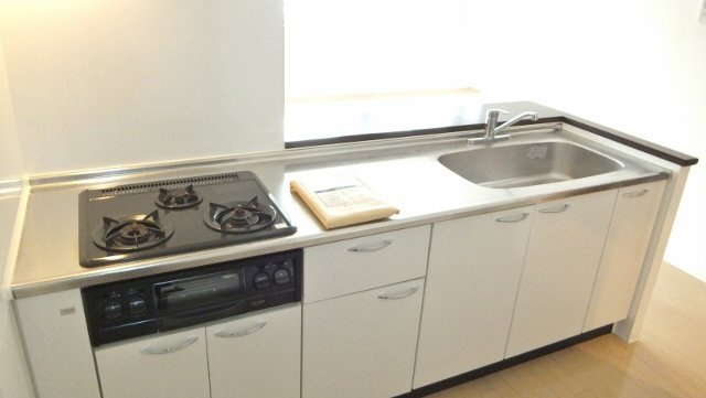 ヴァレンティアのキッチン|3口システムキッチン