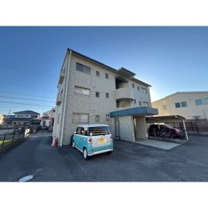 ロックガーデン南棟の駐車場