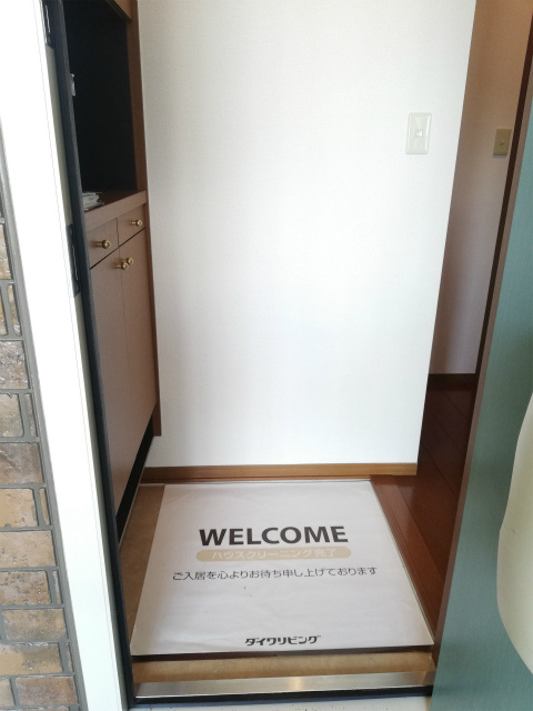 フローラルコートの玄関