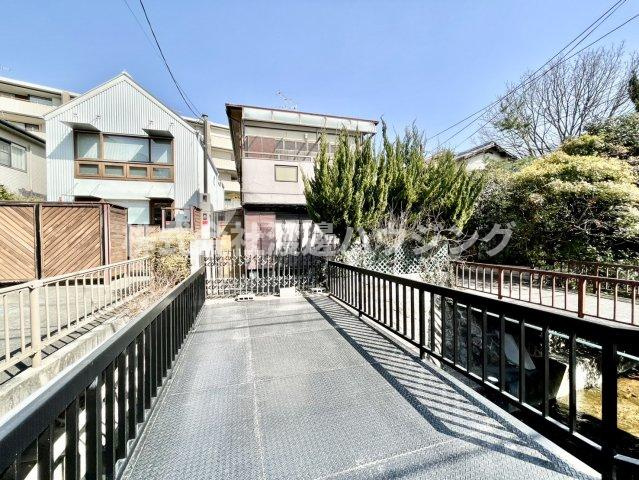 苦楽園一番町貸家の駐車場