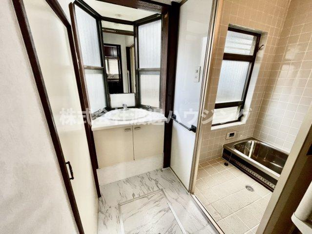 苦楽園一番町貸家の洗面所