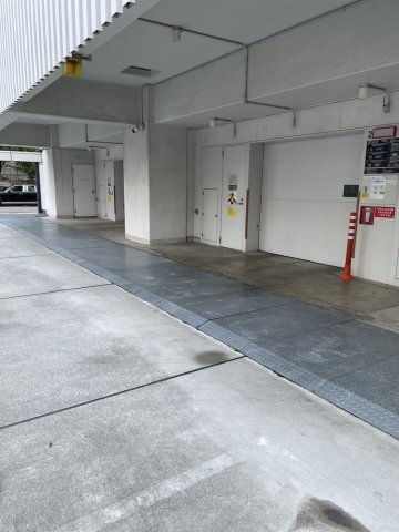 ブランズタワー南堀江の駐車場
