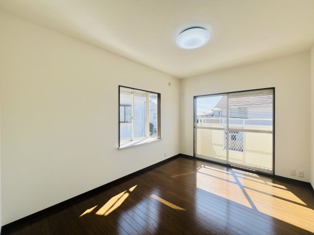 太田市龍舞町の洋室|日当たりも良好な6帖洋室♪