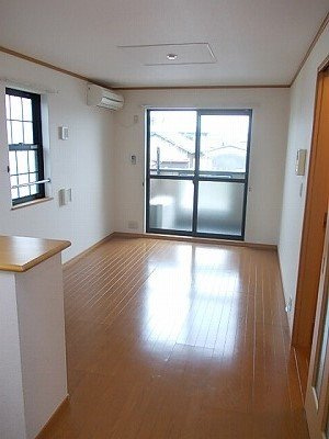 アディｙｏｕの内装|ゆったりとした居間です