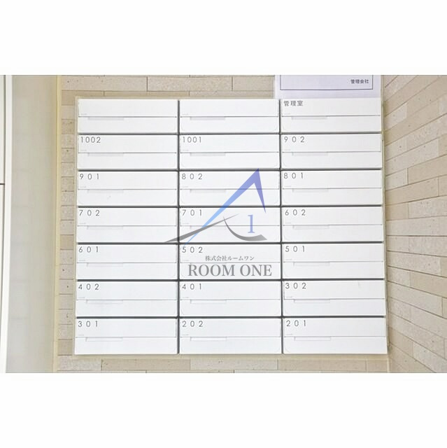 ＬＵＣＵＬＩＡ　ＣＯＵＲＴ