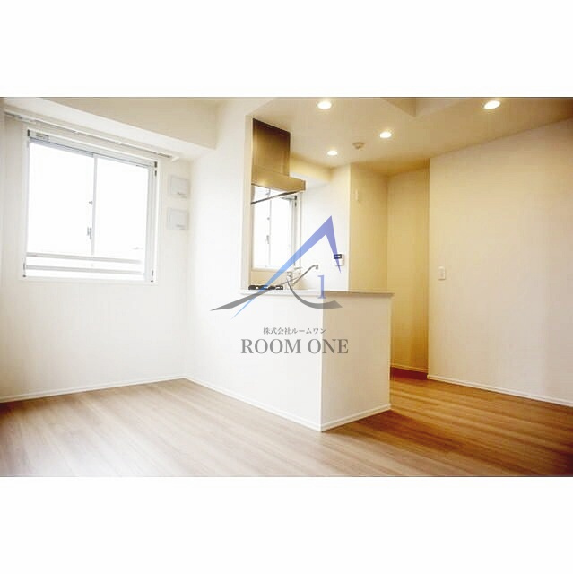 ＬＵＣＵＬＩＡ　ＣＯＵＲＴの居間・リビング|洋室のお部屋です。