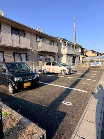 ベルクローバー B棟の駐車場