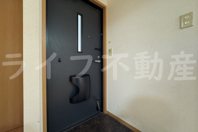 メゾンニュー池島 Cの玄関|明るい玄関です