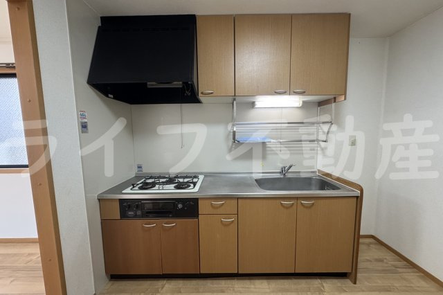 メゾンニュー池島 Cのキッチン|コンパクトなキッチンで掃除もラクラク