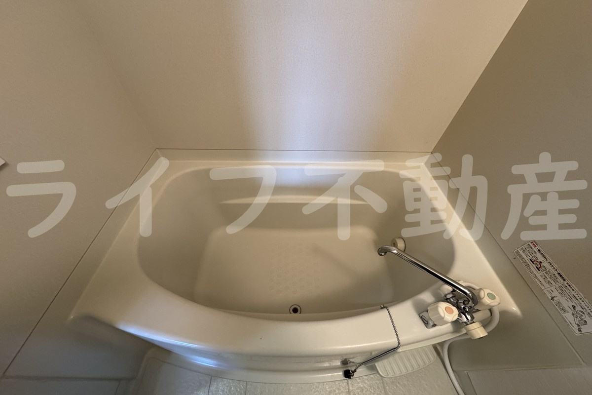 メゾンニュー池島 Cの浴室|日々の疲れを癒すお風呂付です