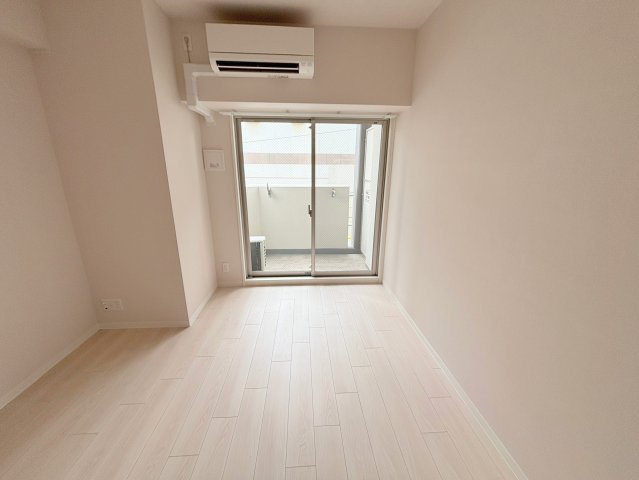 エムブイインプ新大阪の居間・リビング