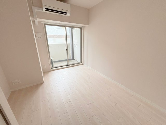 エムブイインプ新大阪の洋室