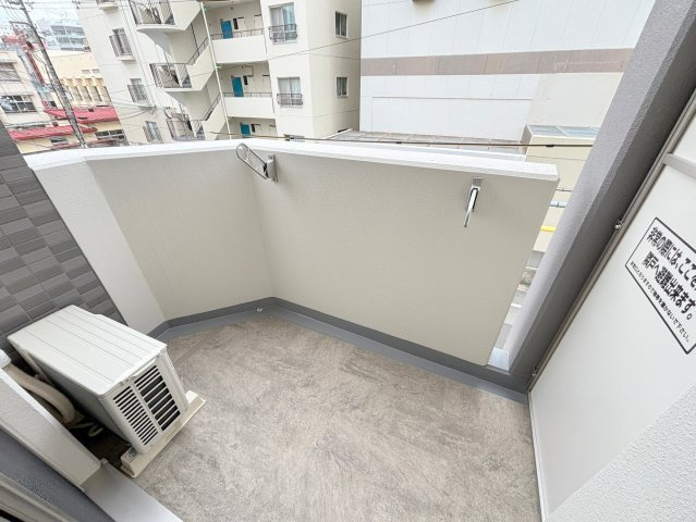 エムブイインプ新大阪のバルコニー