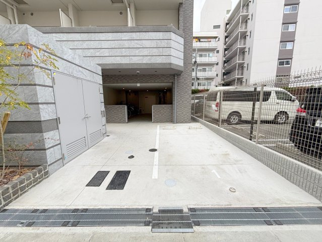 エムブイインプ新大阪の駐車場