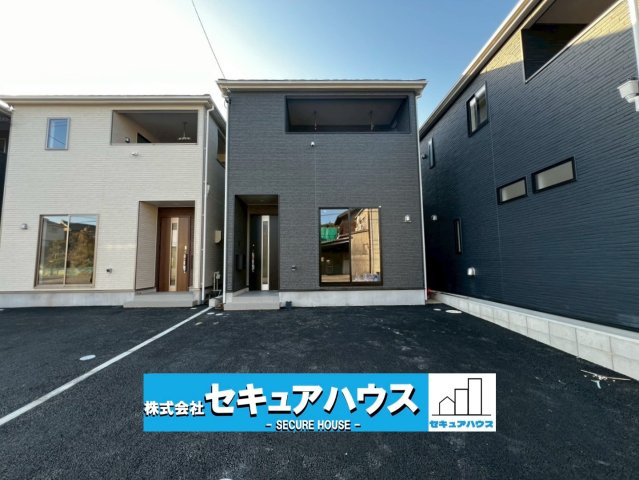 【今からご案内可能】刈谷市小垣江町本郷下　全9棟の外観|■現地外観写真
駐車並列2台可能！オプション工事でカーポート設置などいかがでしょうか。その他にも、フェンスなどの「オプション工事」もご提案いたします♪