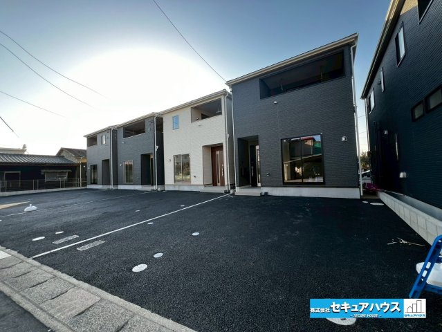 【今からご案内可能】刈谷市小垣江町本郷下　全9棟の前面道路含む現地写真|事前予約にて現地ご見学いただけます！お気軽にお問い合わせください♪
■株式会社　セキュアハウス■
住宅ローンに強く、知識、経験豊富なスタッフ在籍
お客様に寄り添い、ご成約後もサポート致します。