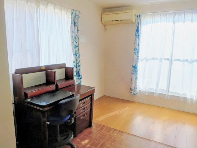 売中古戸建　静岡市葵区城北２丁目の洋室|２階洋室C：6帖。２面採光で陽当り・通風良好。