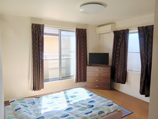 売中古戸建　静岡市葵区城北２丁目の洋室|２階洋室B：9.5帖。バルコニーに続くお部屋。開放感をかんじられます。