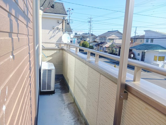 売中古戸建　静岡市葵区城北２丁目のバルコニー|２WAYバルコニー。通りからの目隠しにもなるので部屋の中が見えづらくプライバシーが保たれます。