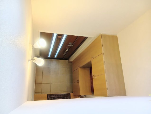 売中古戸建　静岡市葵区城北２丁目のその他|吹抜から玄関：玄関から2階への吹抜があります。玄関収納もあります。