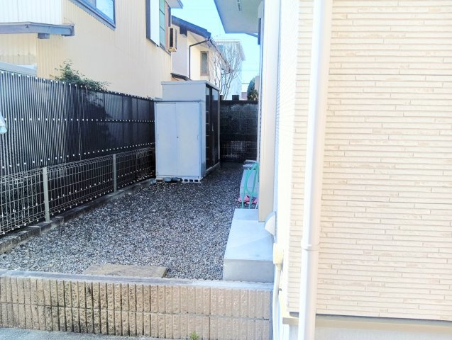 売中古戸建　静岡市葵区城北２丁目の庭|庭には物置もあります。居室空間もスッキリ片付きますね。