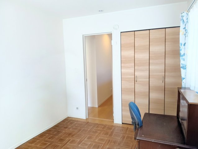 売中古戸建　静岡市葵区城北２丁目の洋室|設備：２階洋室C・収納