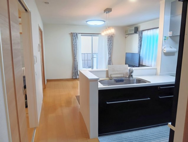 売中古戸建　静岡市葵区城北２丁目のキッチン|対面式キッチン。リビングダイニングとの一体感で家族とコミュニケーションが取りやすく開放感を感じられます。