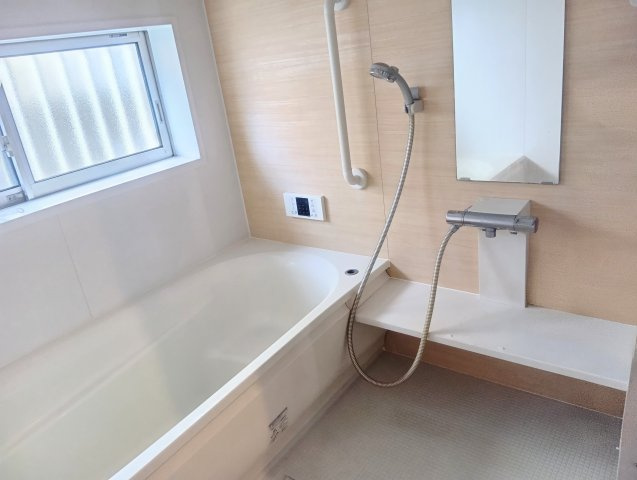 売中古戸建　静岡市葵区城北２丁目の浴室|清潔感のあるお風呂場で、リラックス効果がえられるかと思います♪