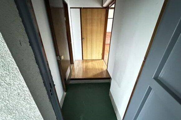 津川アパートの玄関